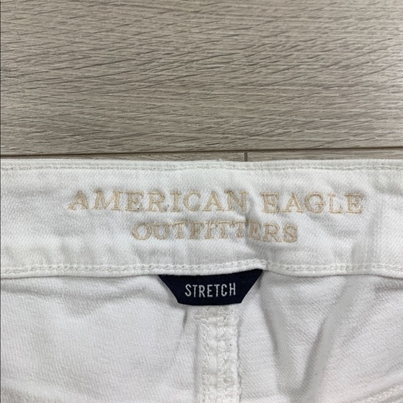 AEO Shortie White Raw Hem Jean Shorts - Picture 4 of 11